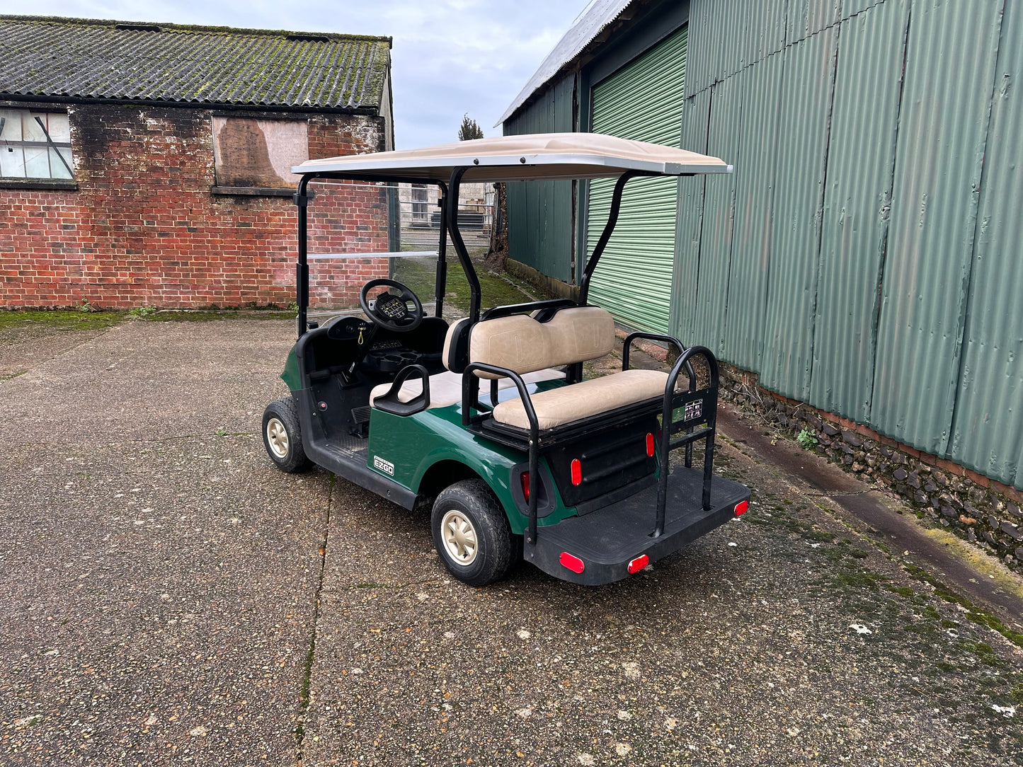 EZGO RXV Shuttle 2+2