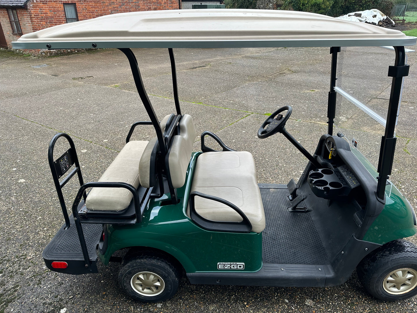 EZGO RXV Shuttle 2+2