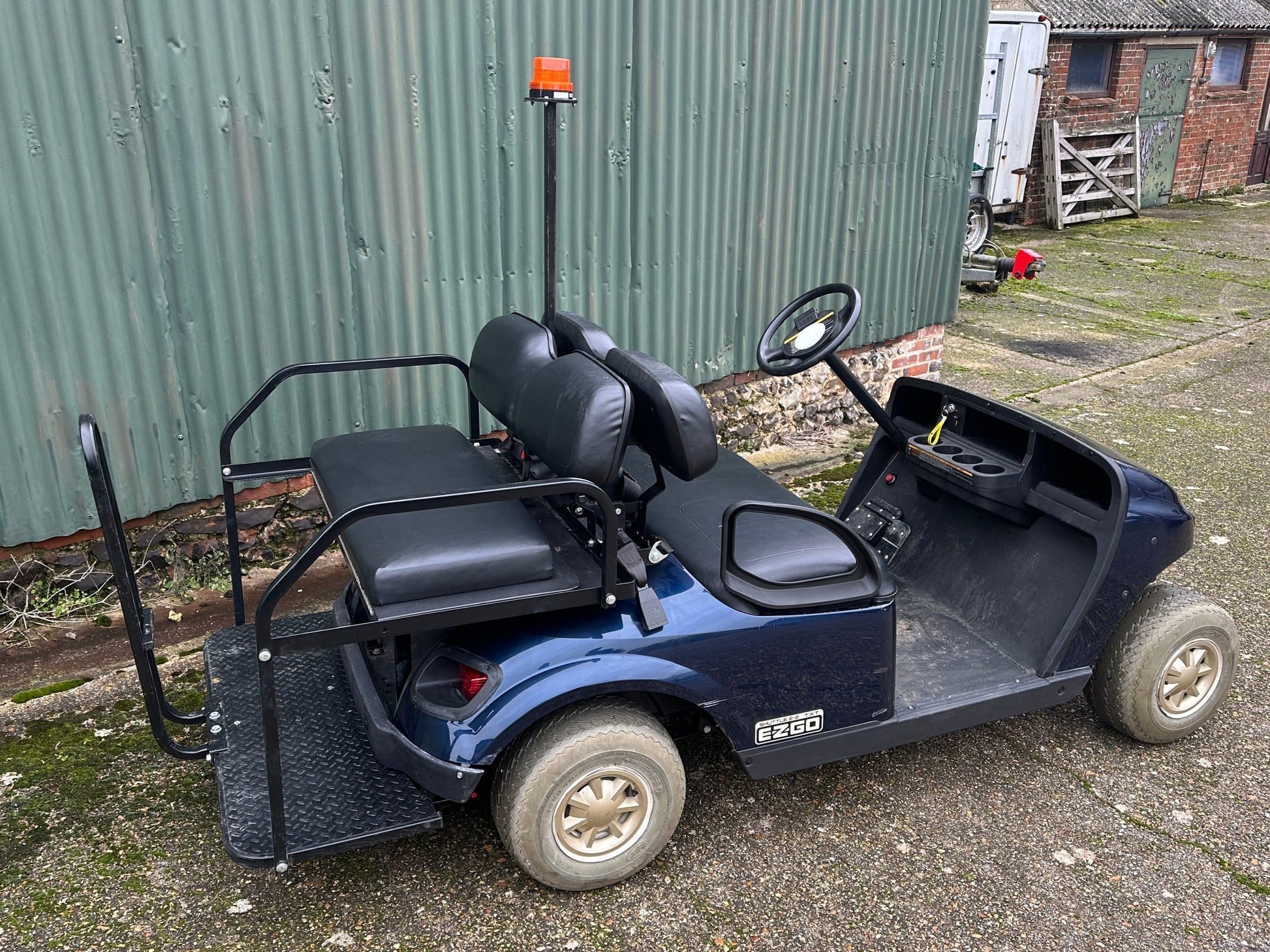 Cushman Shuttle 2+2 in Patriot Blue, 48v Electric