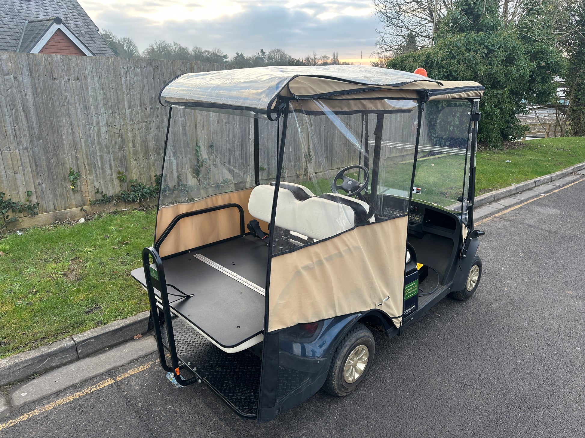 Cushman Shuttle 2+2 in Patriot Blue