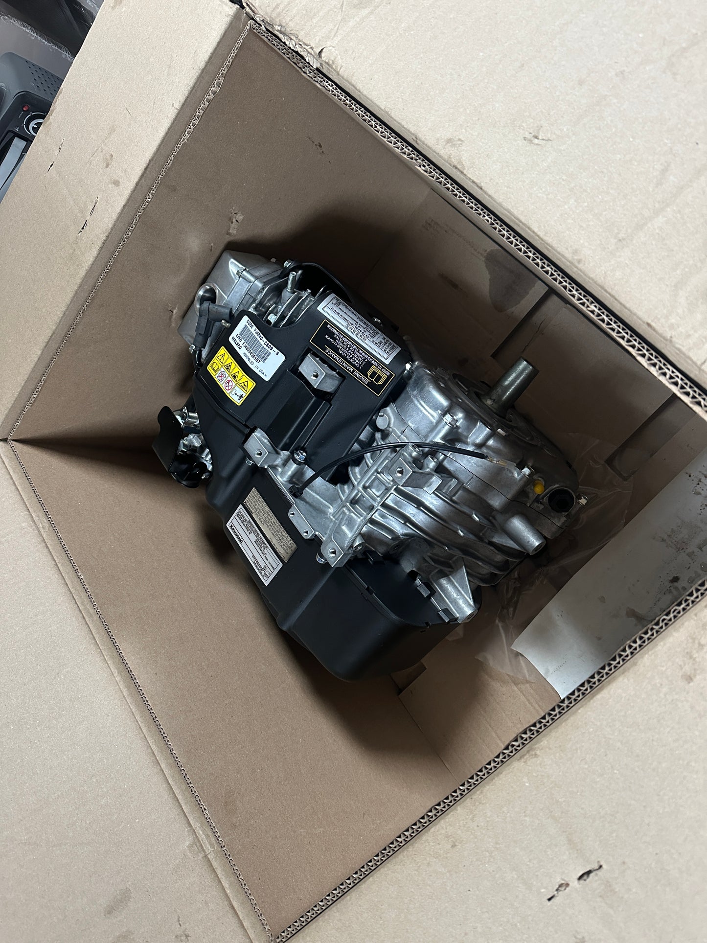 EZGO Cushman OEM 13.5 hp Kawasaki Engine PN 689380, Model J400D